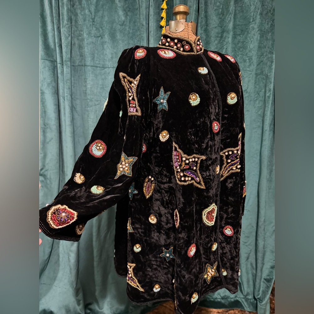 Vintage velvet and beaded French Collizioni size Large coat, silk lined